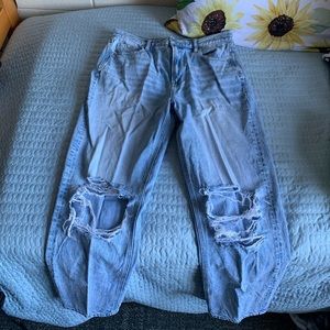 Light wash ripped American Eagle high rise Mom jeans